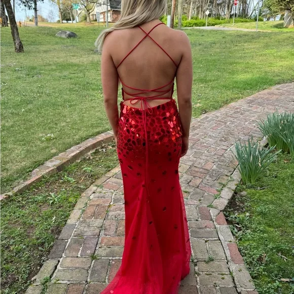 BEAUTIFUL RED PROM DRESS